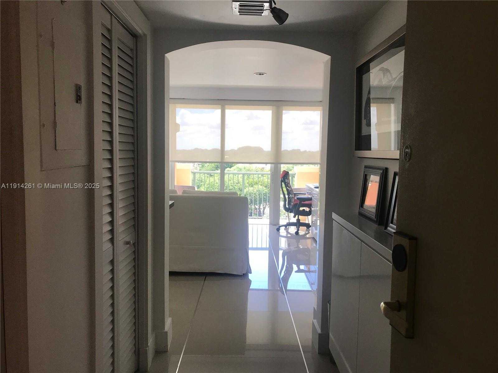 Small Image of 2951 SOUTH BAYSHORE DR #904, Miami Number 3