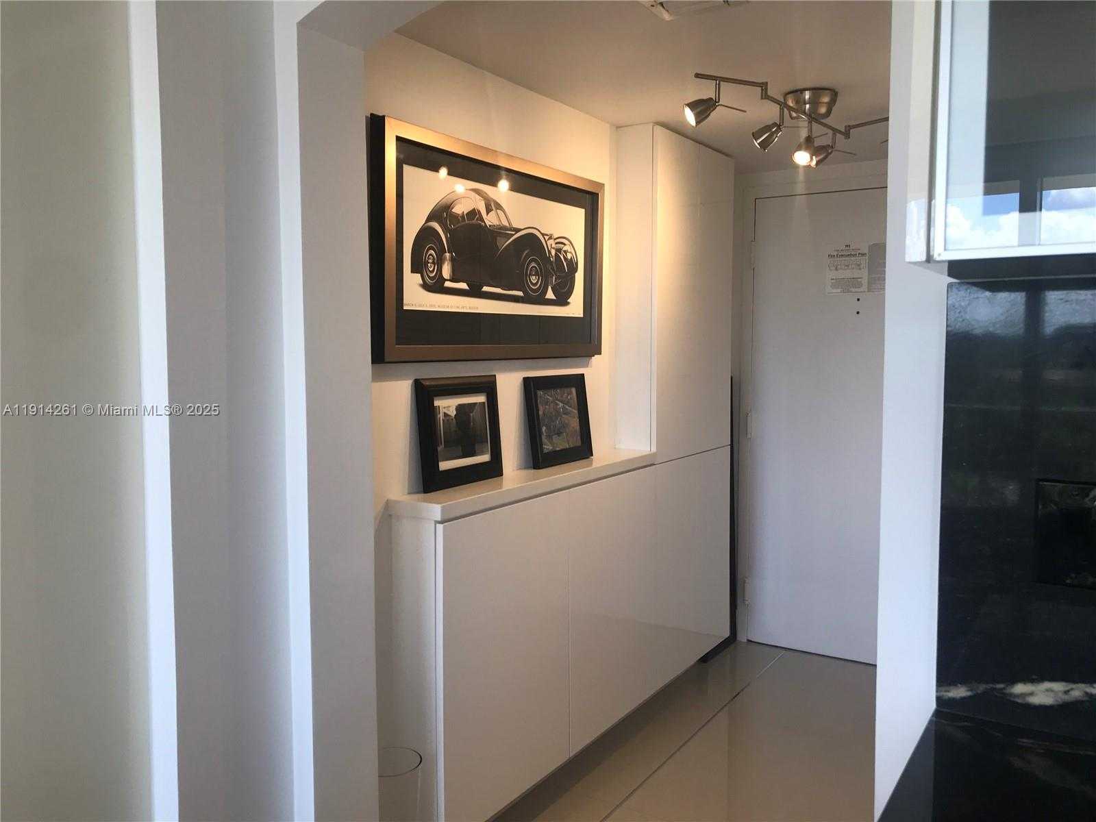 Small Image of 2951 SOUTH BAYSHORE DR #904, Miami Number 4