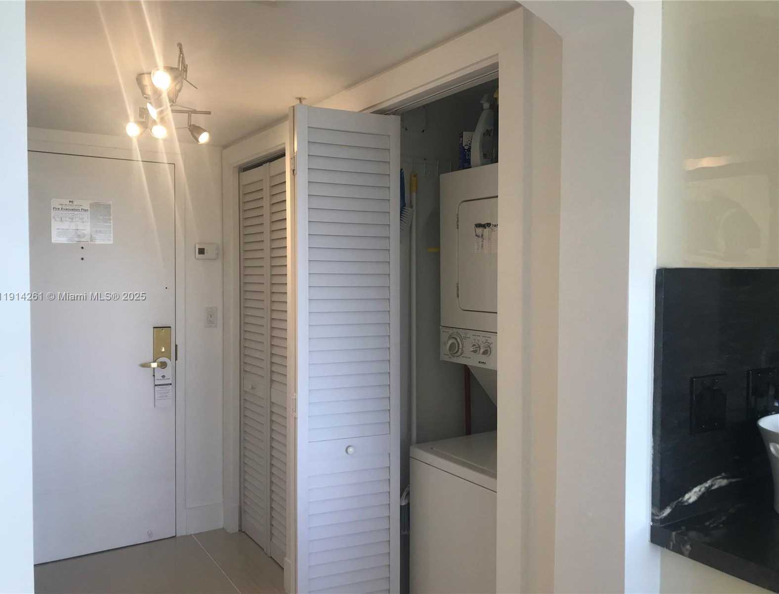 Small Image of 2951 SOUTH BAYSHORE DR #904, Miami Number 8