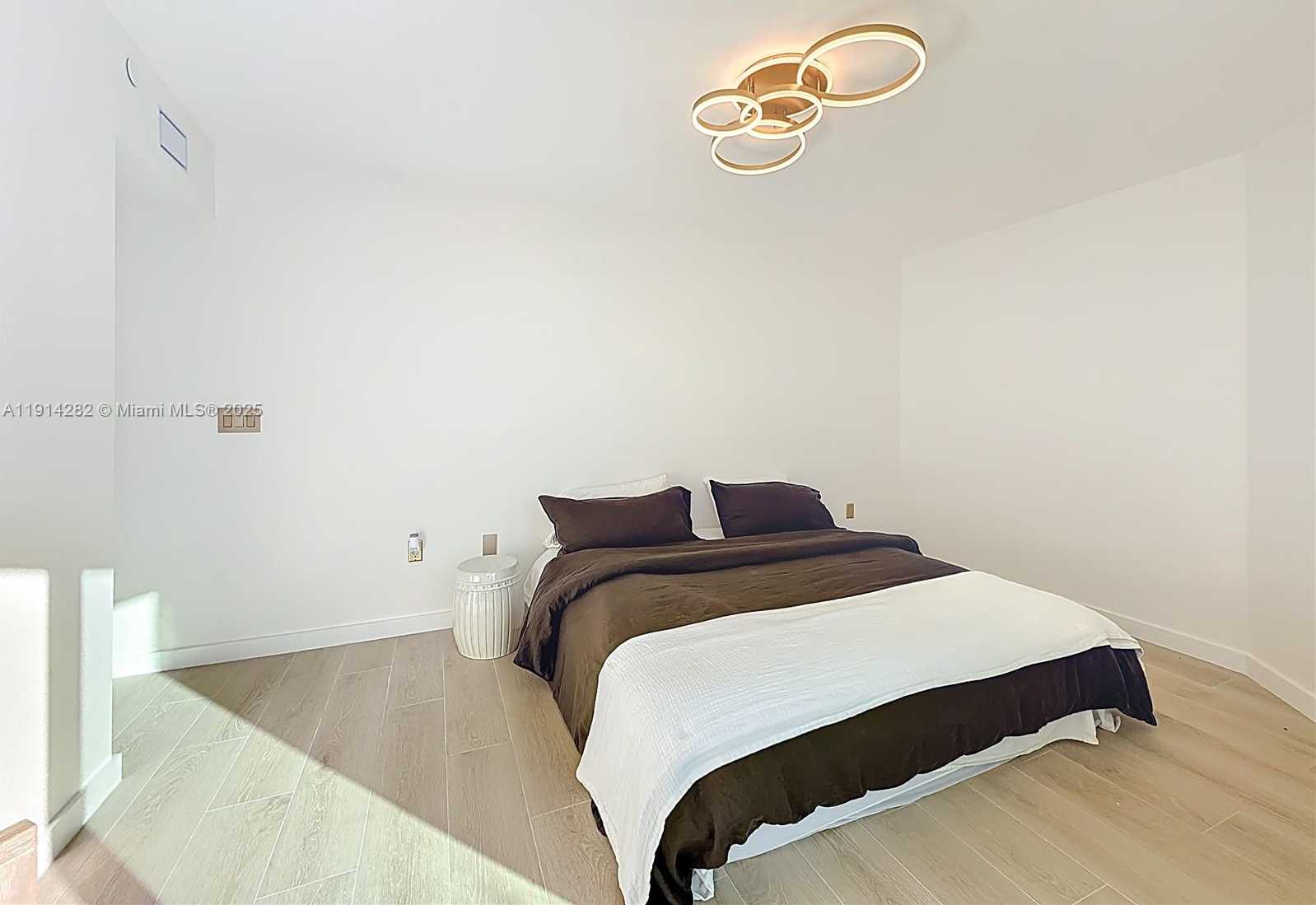 Small Image of 5900 COLLINS AVE #508, Miami Beach Number 20