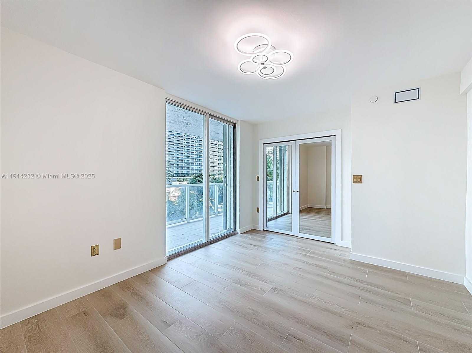 Small Image of 5900 COLLINS AVE #508, Miami Beach Number 25