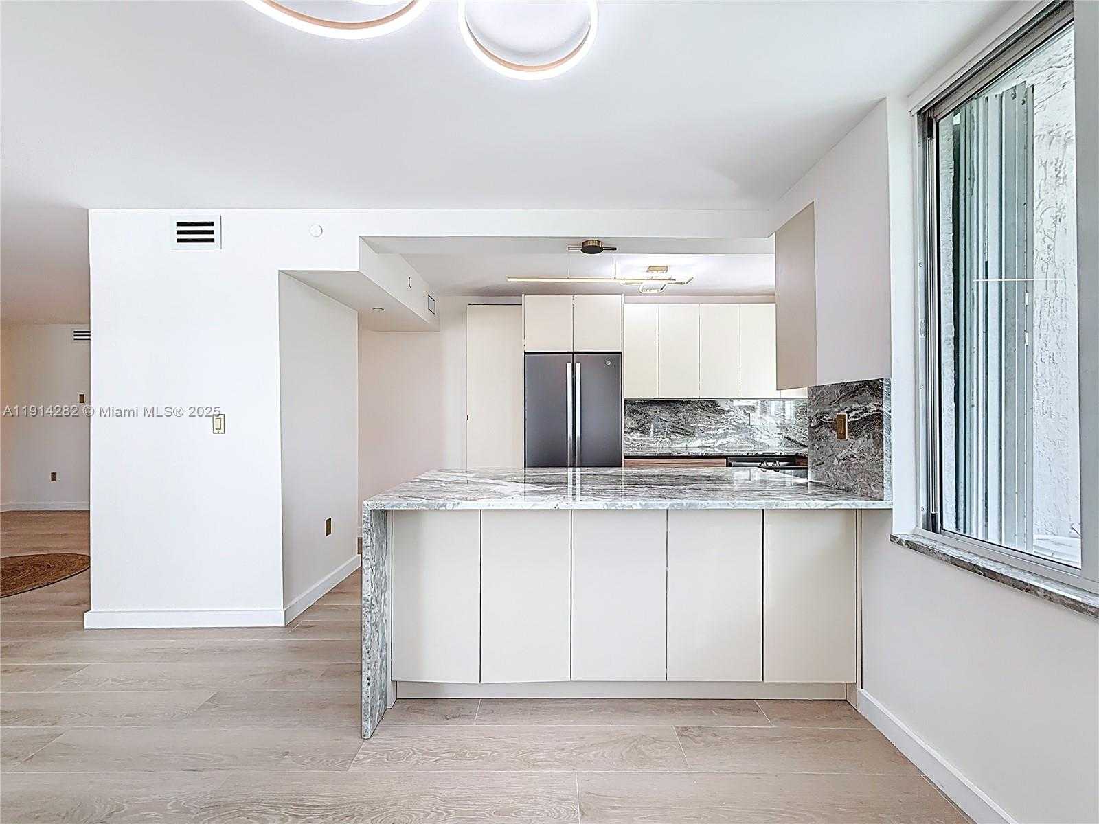 Small Image of 5900 COLLINS AVE #508, Miami Beach Number 9