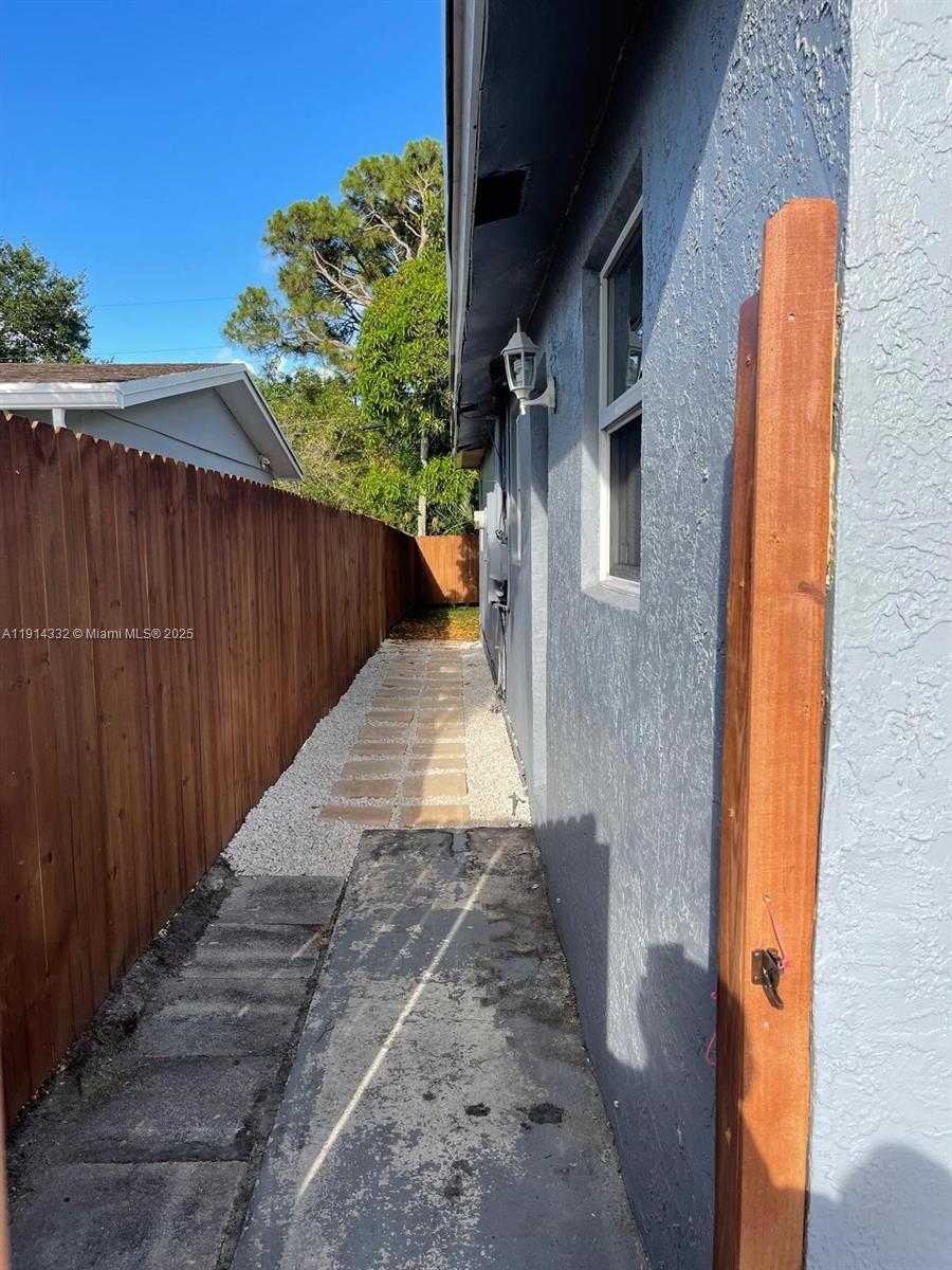 Small Image of 428 NORTH WEST 16TH AVE, Fort Lauderdale Number 2