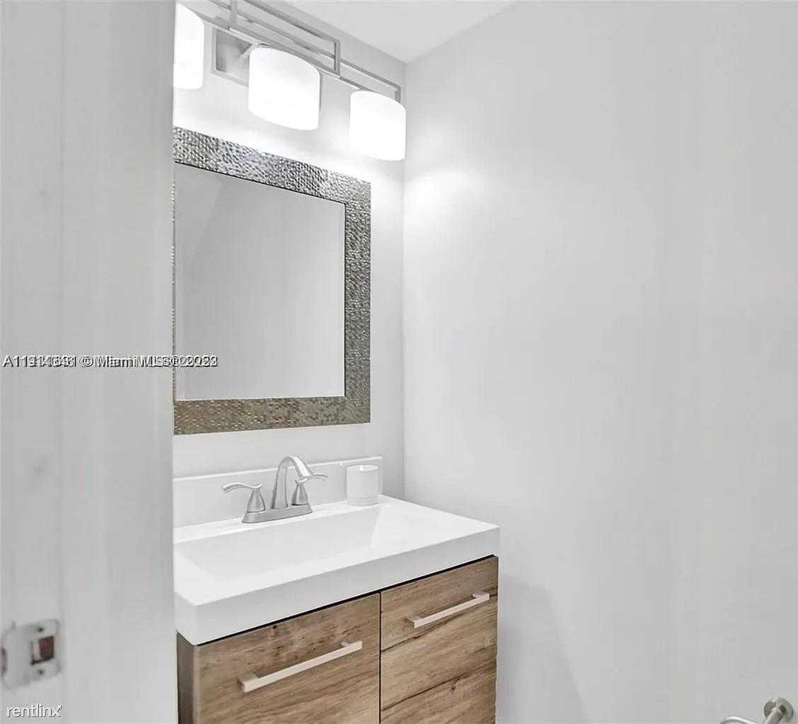 Small Image of 10167 SOUTH WEST 77TH CT #10167, Miami Number 13