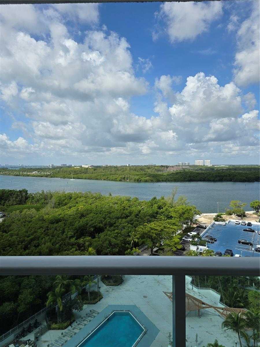 Small Image of 100 BAYVIEW DR #1420, Sunny Isles Beach Number 1