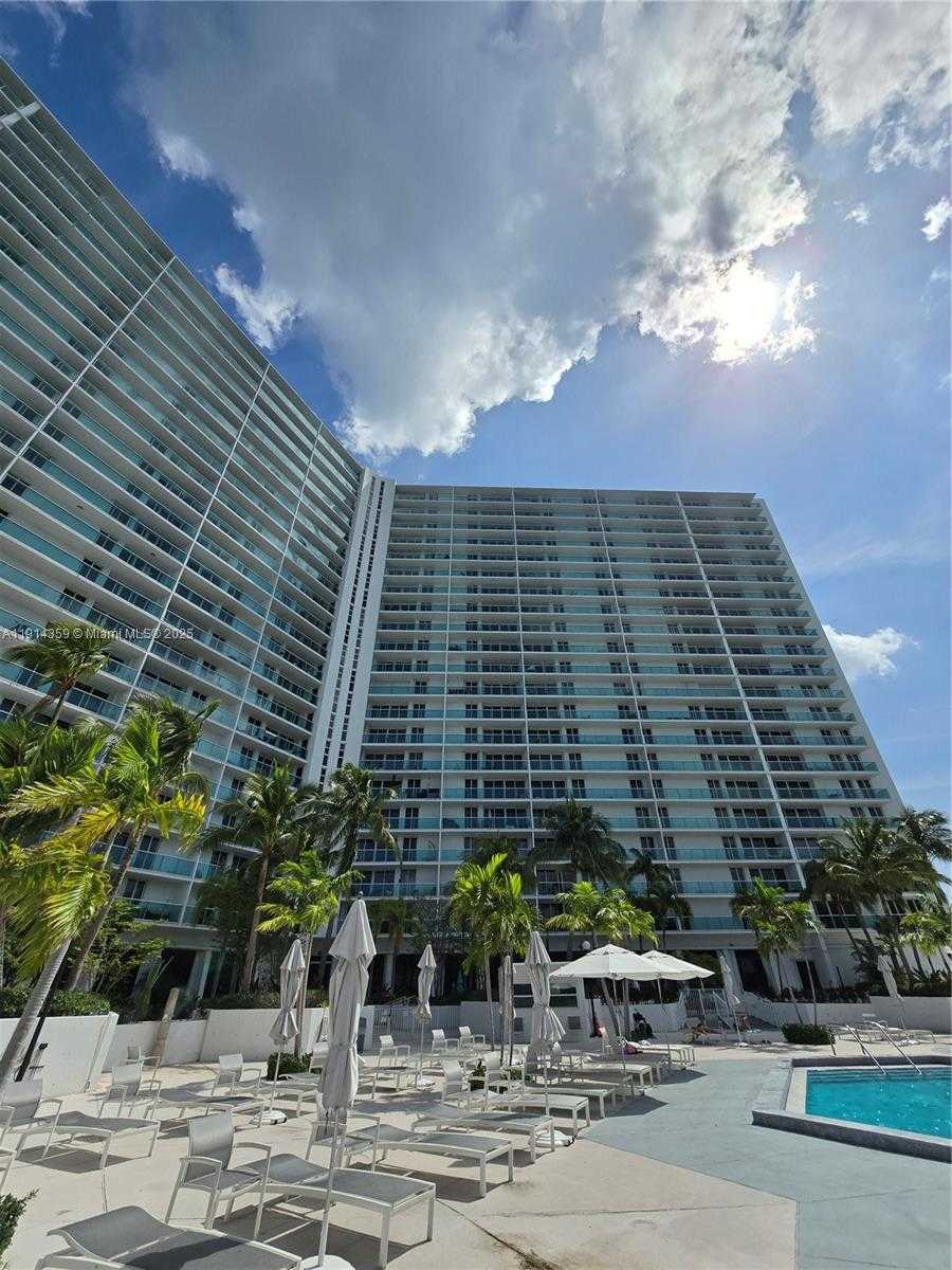 Small Image of 100 BAYVIEW DR #1420, Sunny Isles Beach Number 10