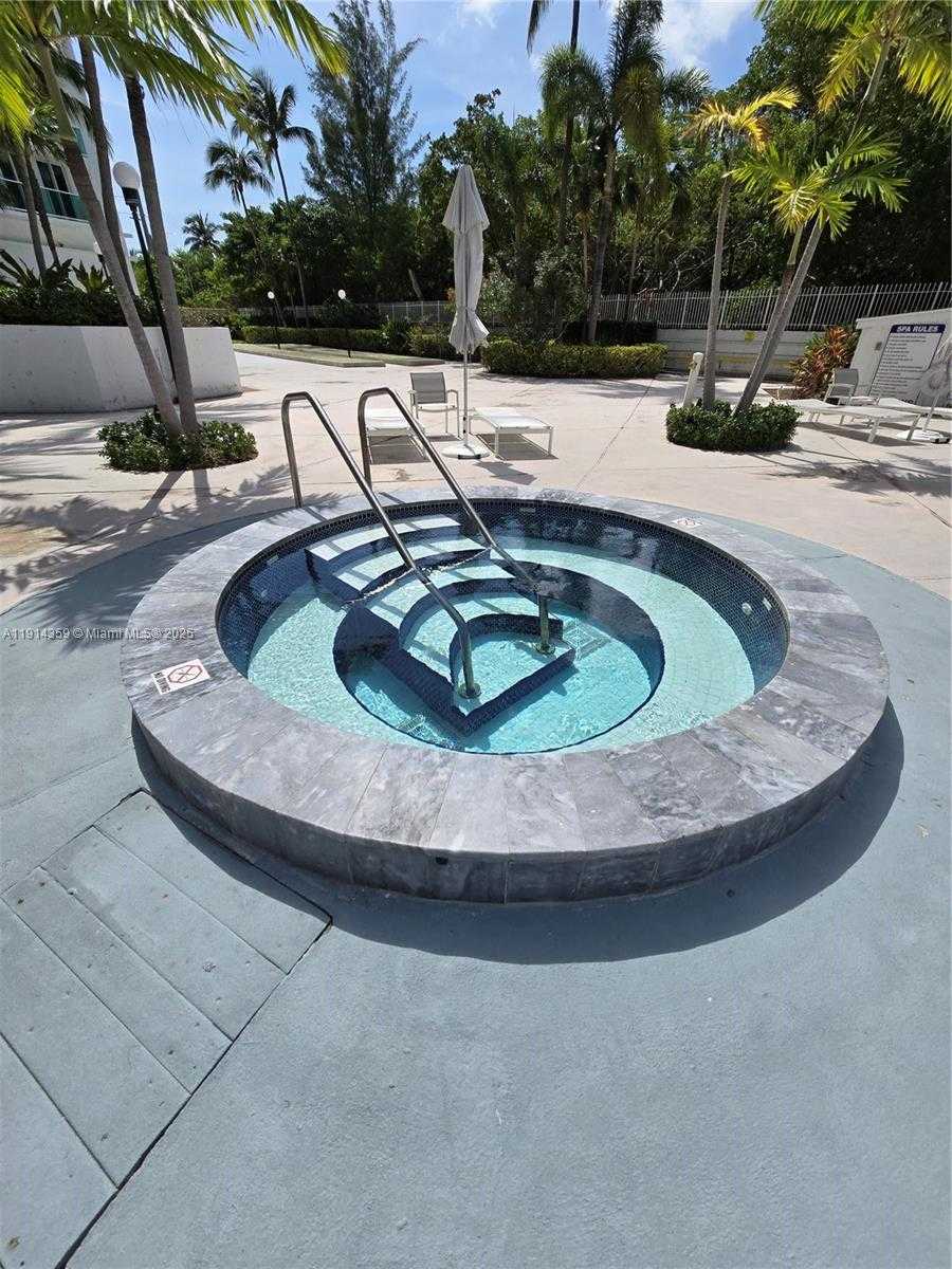 Small Image of 100 BAYVIEW DR #1420, Sunny Isles Beach Number 11