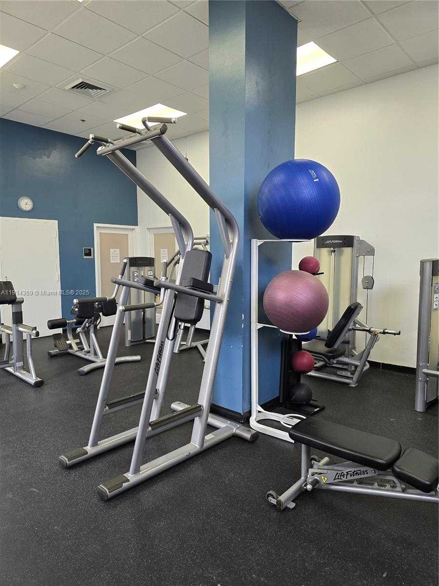 Small Image of 100 BAYVIEW DR #1420, Sunny Isles Beach Number 15