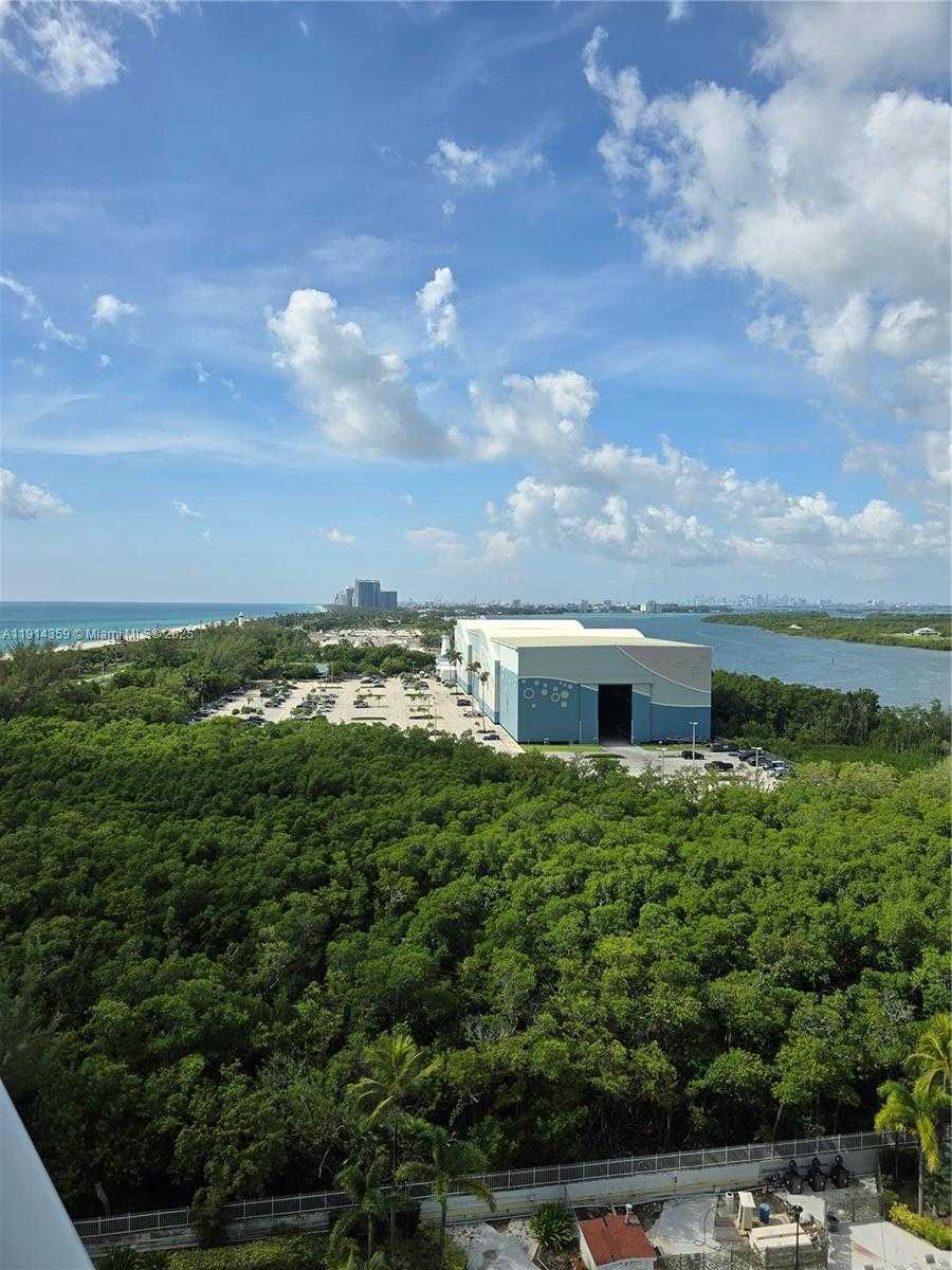 Small Image of 100 BAYVIEW DR #1420, Sunny Isles Beach Number 2