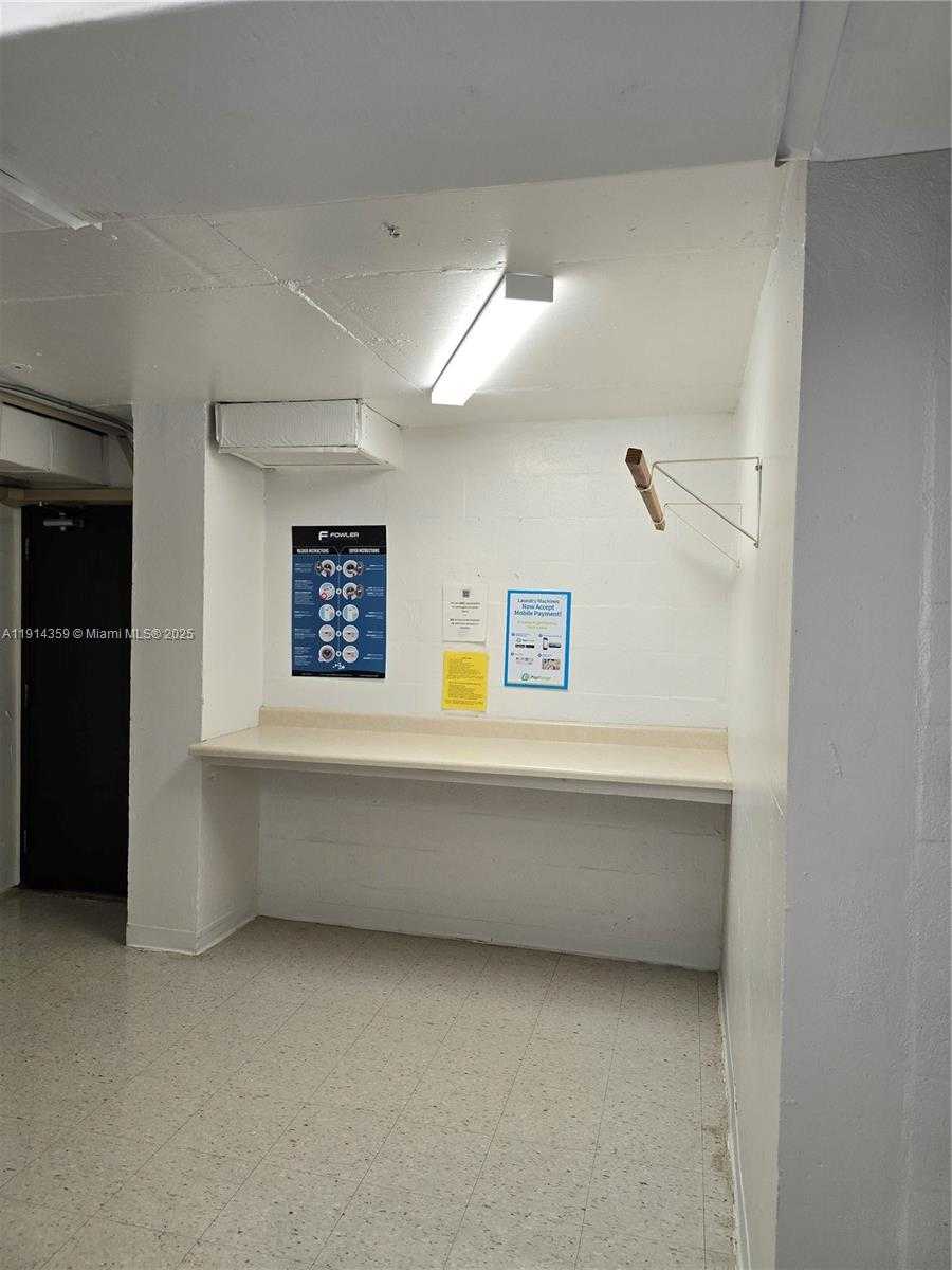 Small Image of 100 BAYVIEW DR #1420, Sunny Isles Beach Number 29