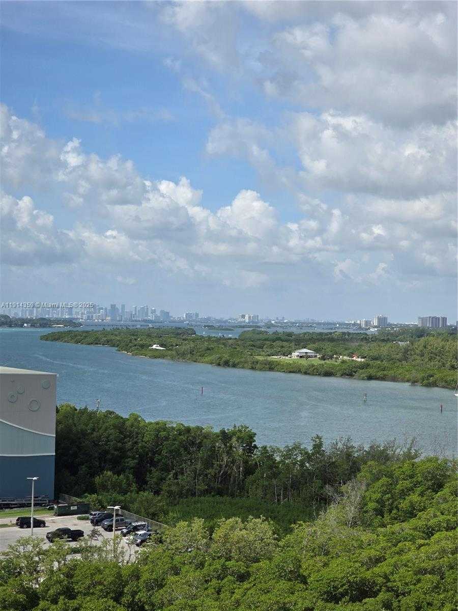 Small Image of 100 BAYVIEW DR #1420, Sunny Isles Beach Number 3