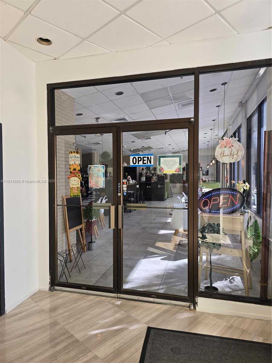 Small Image of 100 BAYVIEW DR #1420, Sunny Isles Beach Number 31