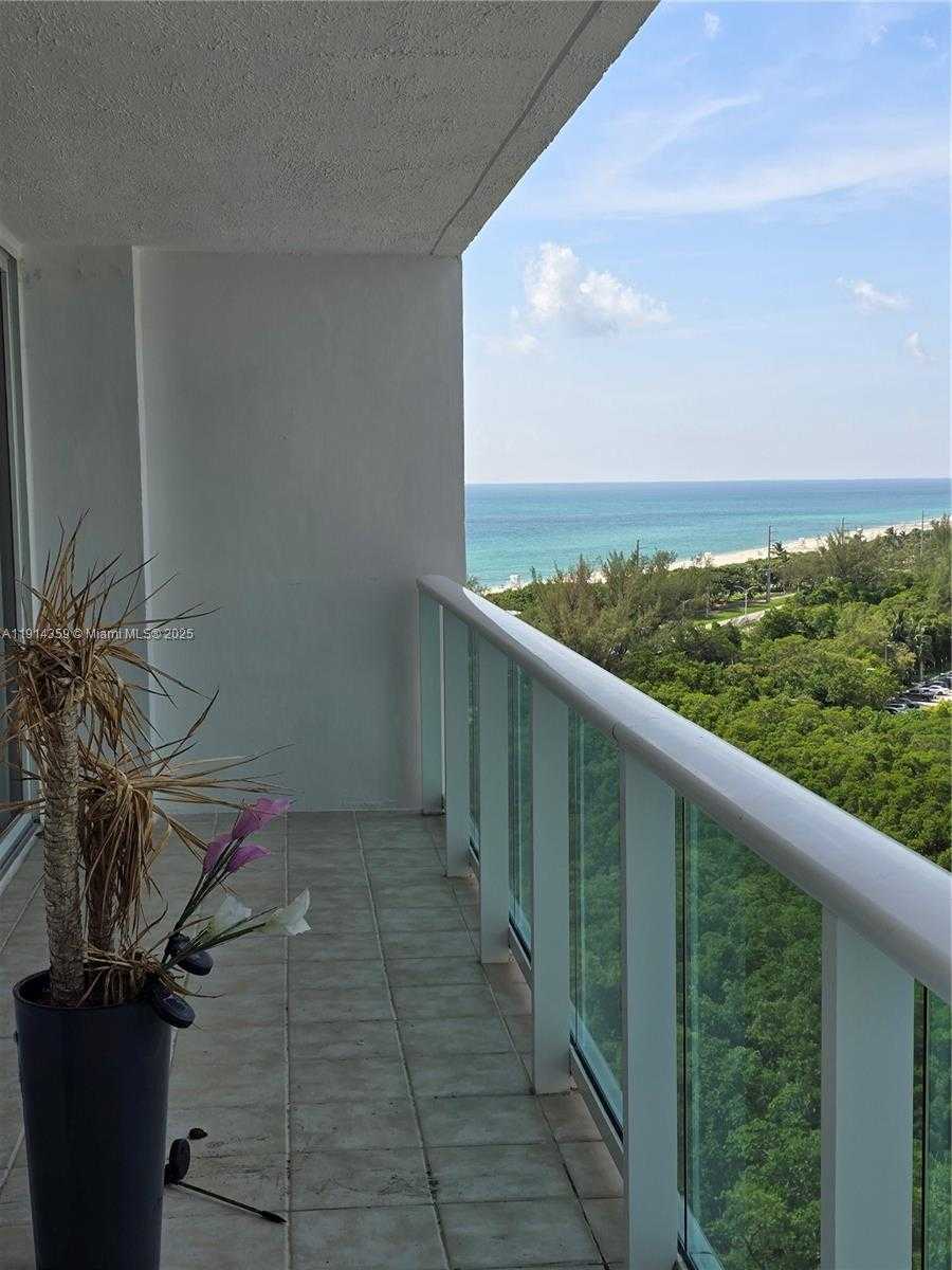 Small Image of 100 BAYVIEW DR #1420, Sunny Isles Beach Number 4