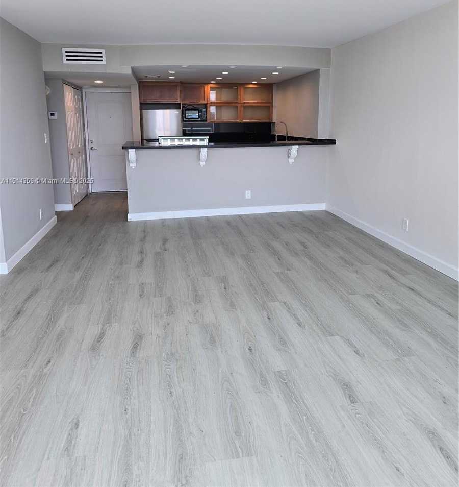 Small Image of 100 BAYVIEW DR #1420, Sunny Isles Beach Number 8