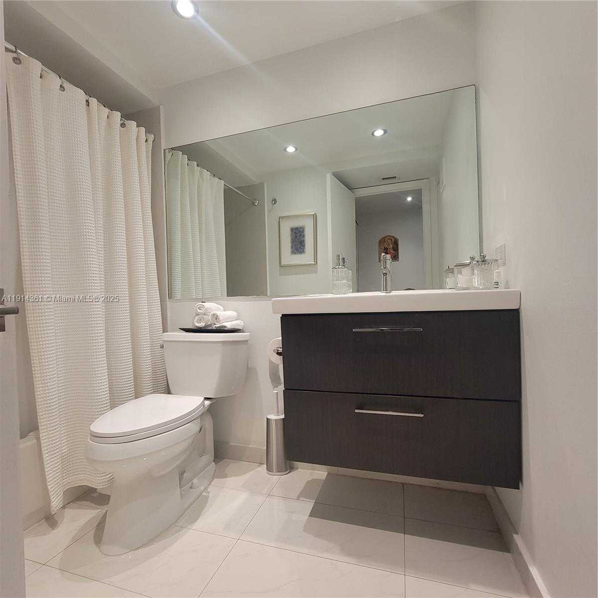 Small Image of 8180 GENEVA CT #219, Doral Number 12