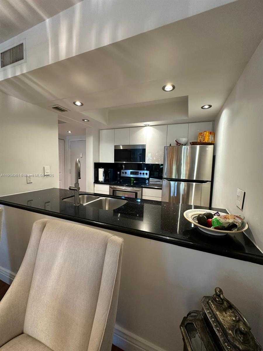 Small Image of 8180 GENEVA CT #219, Doral Number 4