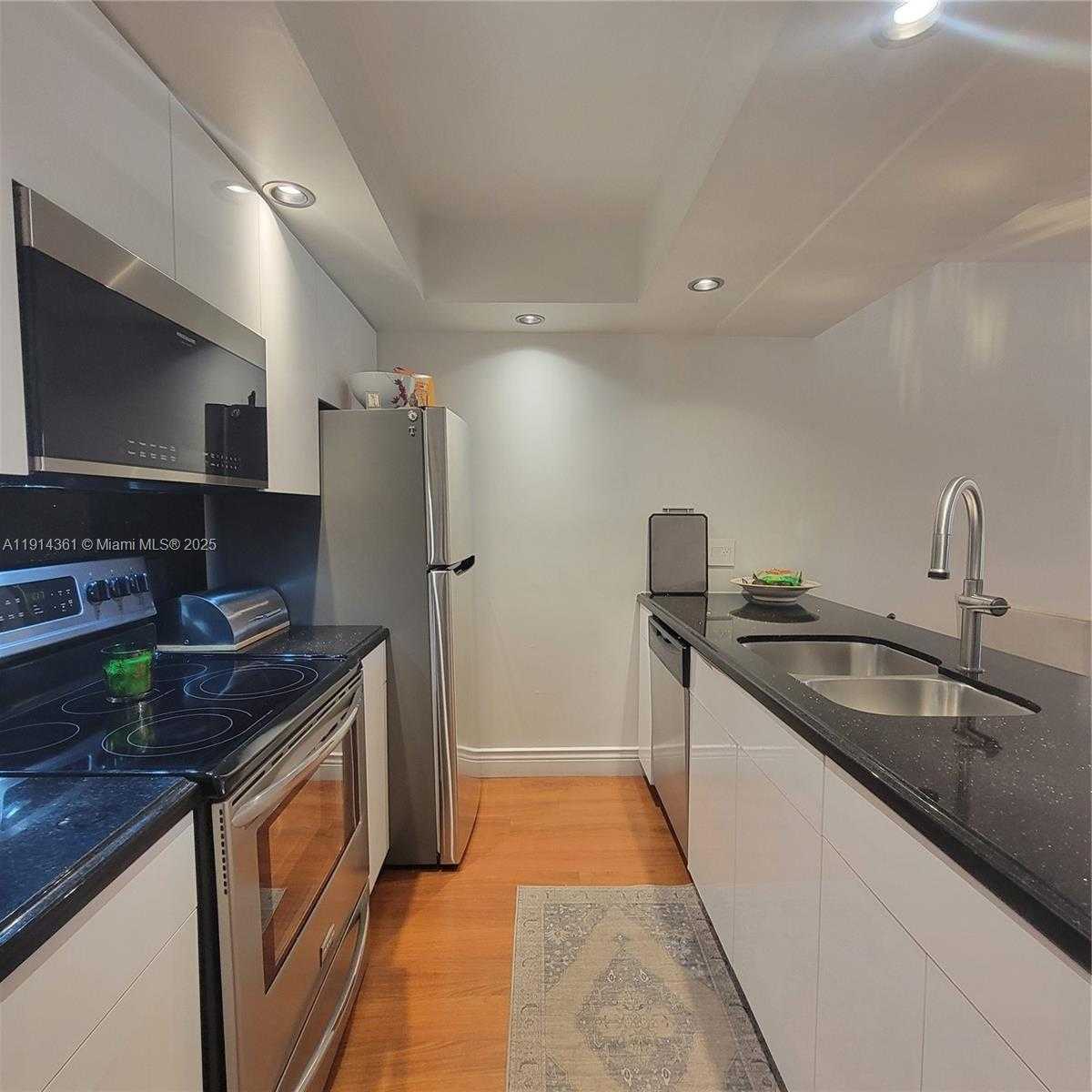 Small Image of 8180 GENEVA CT #219, Doral Number 5