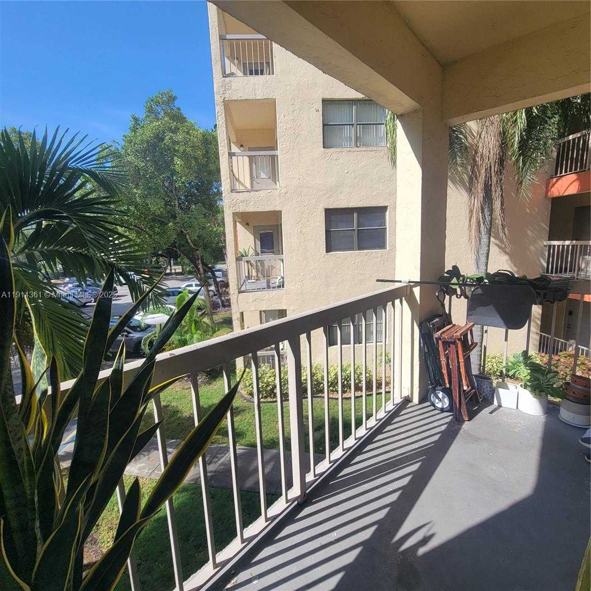 Small Image of 8180 GENEVA CT #219, Doral Number 9