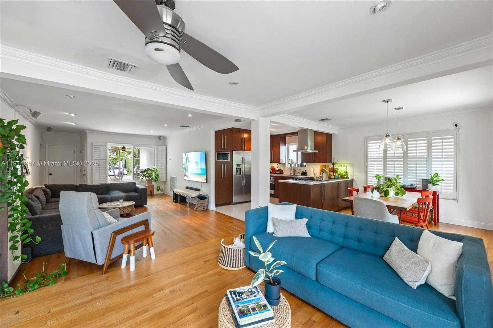 Small Image of 9025 DICKENS AVE, Surfside Number 10