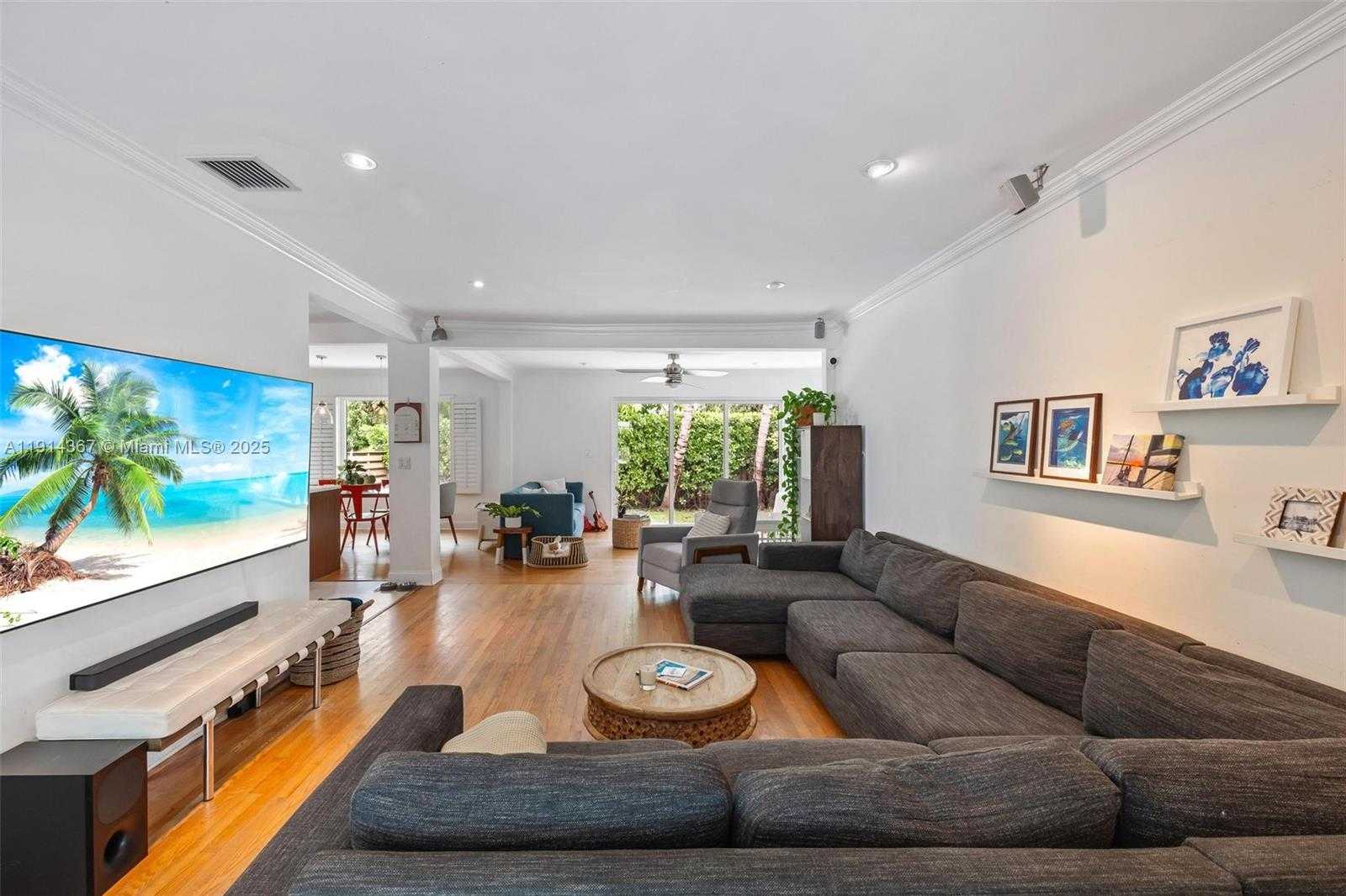 Small Image of 9025 DICKENS AVE, Surfside Number 12