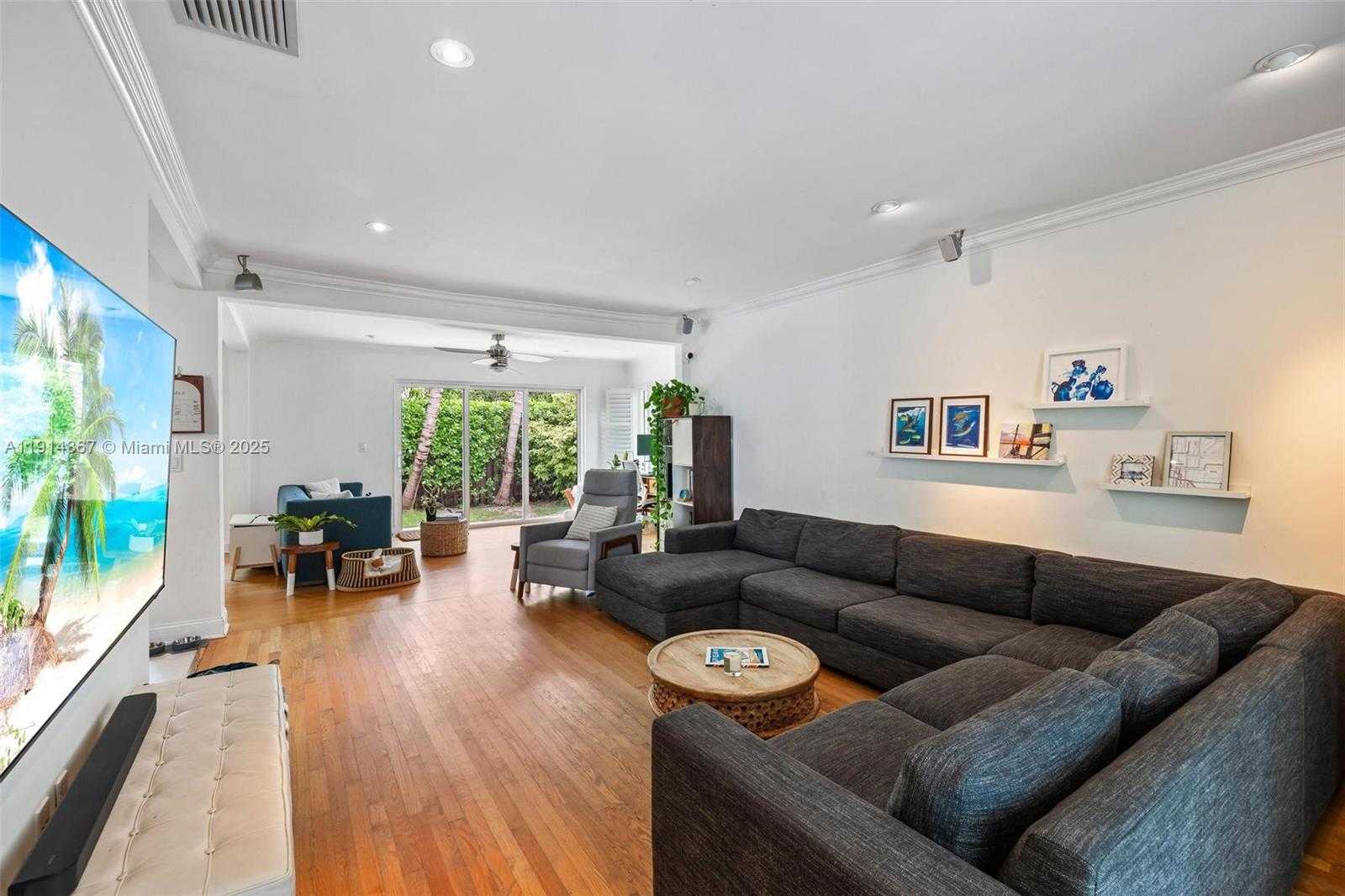 Small Image of 9025 DICKENS AVE, Surfside Number 13