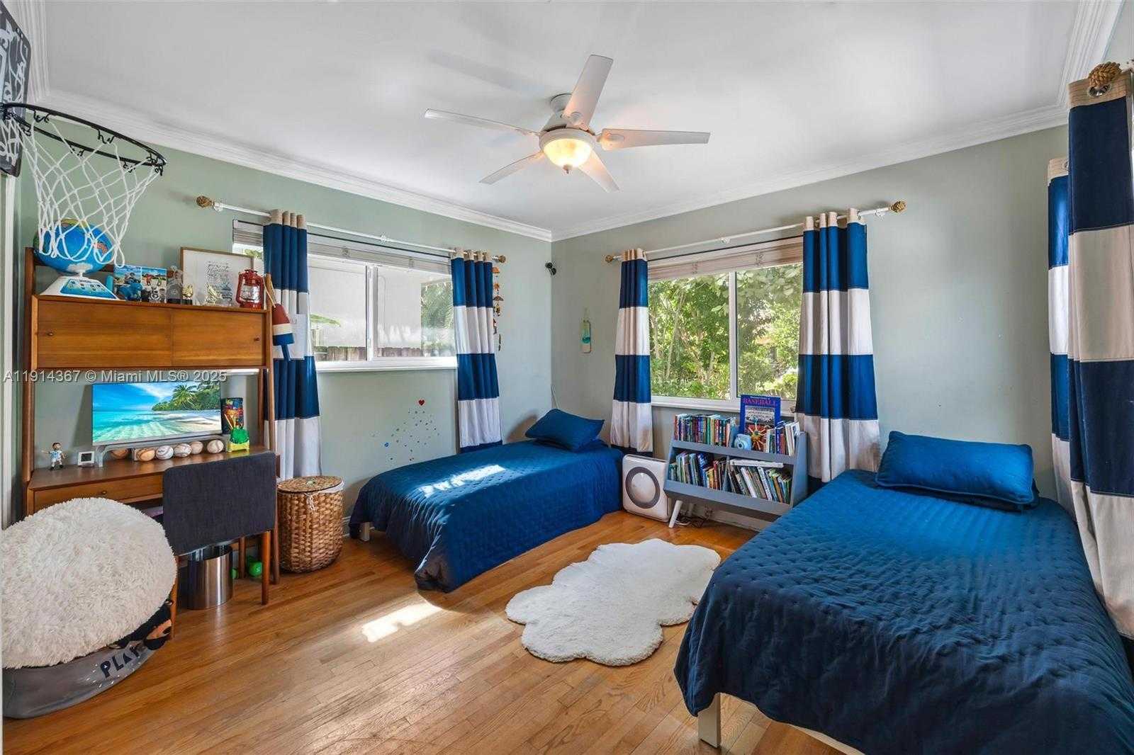 Small Image of 9025 DICKENS AVE, Surfside Number 16