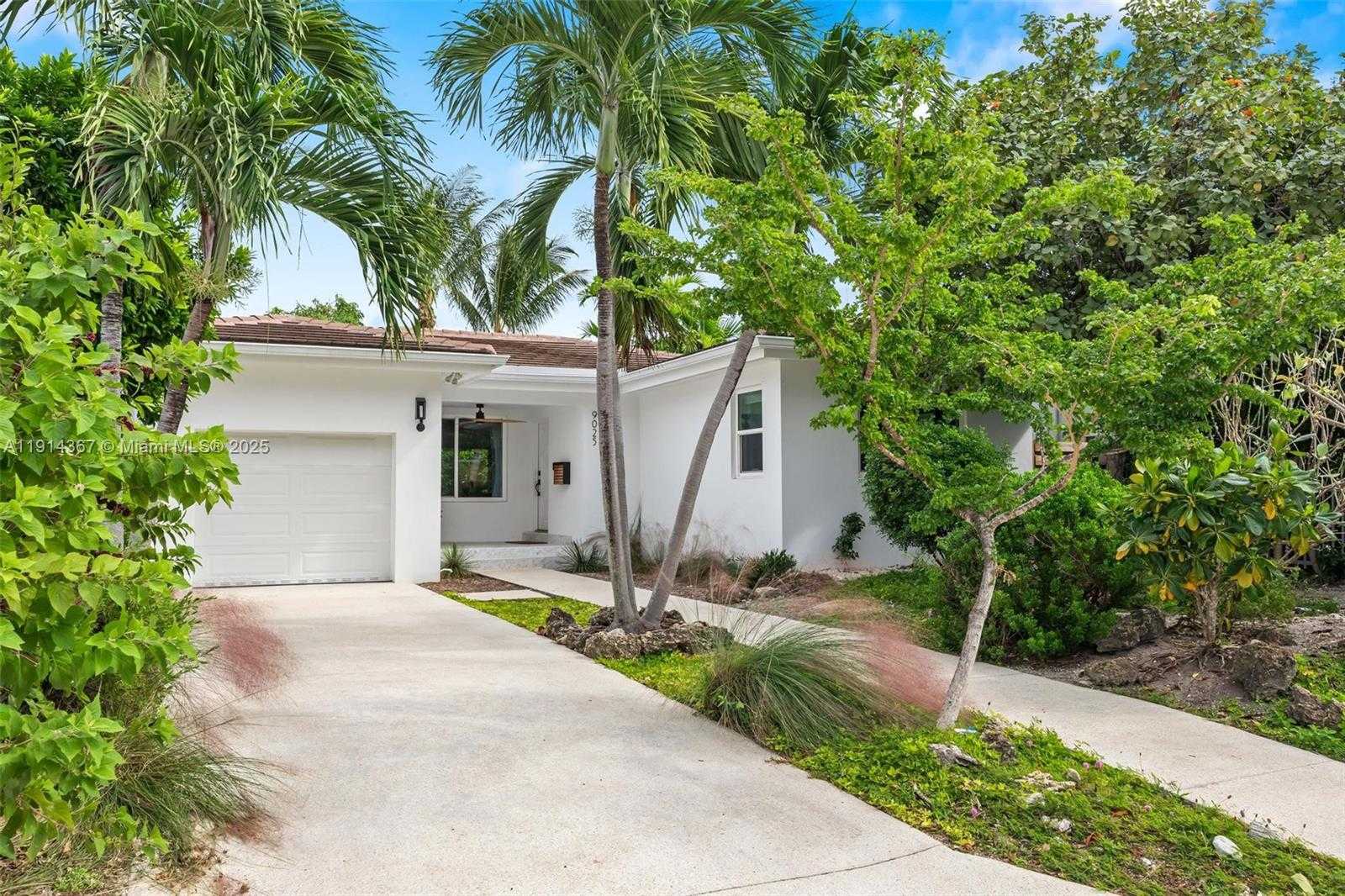 Small Image of 9025 DICKENS AVE, Surfside Number 2