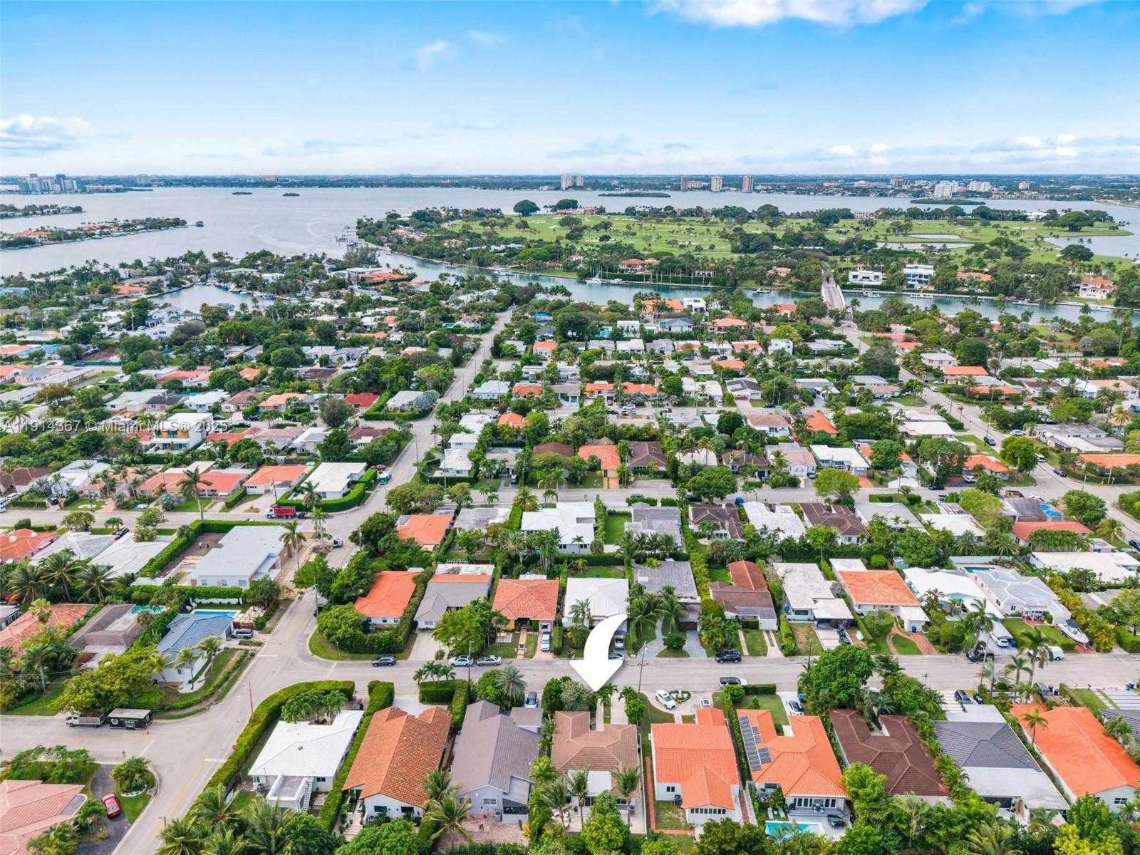 Small Image of 9025 DICKENS AVE, Surfside Number 23