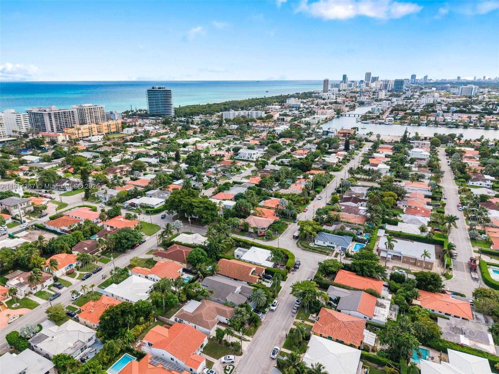 Small Image of 9025 DICKENS AVE, Surfside Number 25