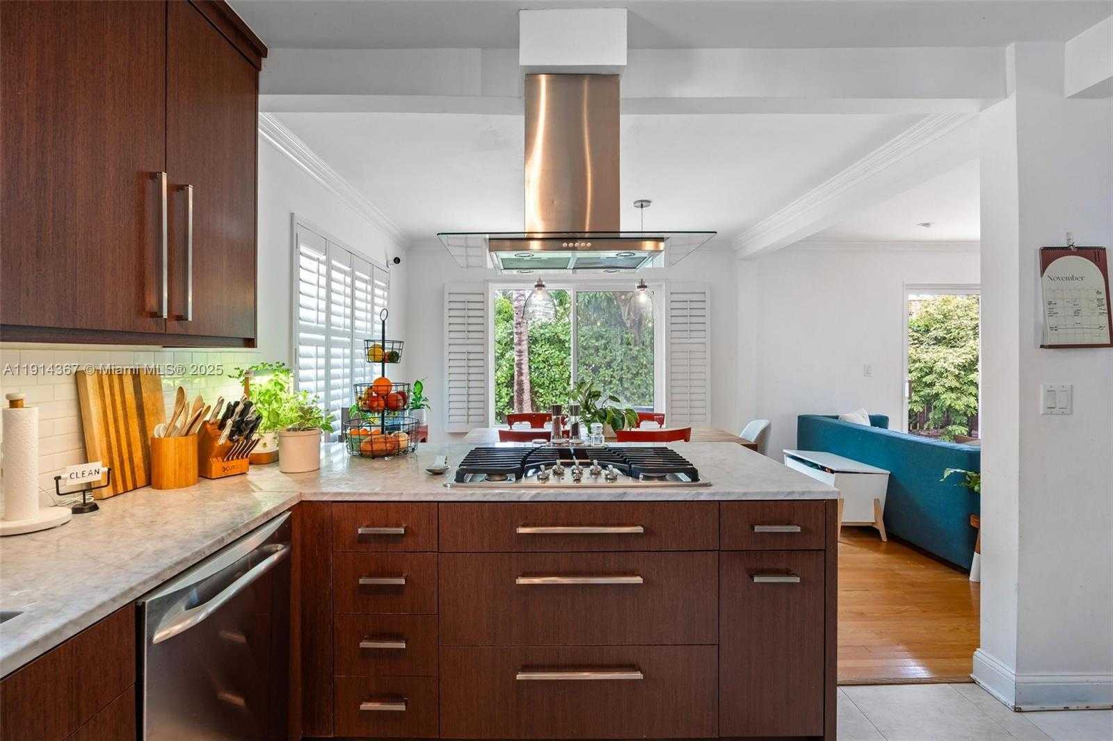 Small Image of 9025 DICKENS AVE, Surfside Number 7