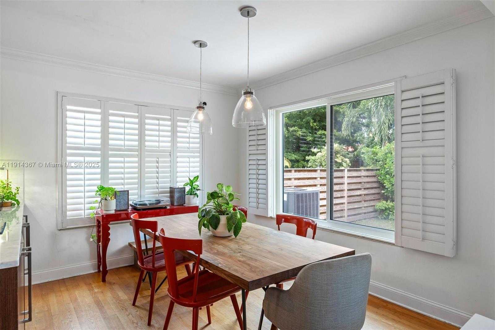 Small Image of 9025 DICKENS AVE, Surfside Number 8