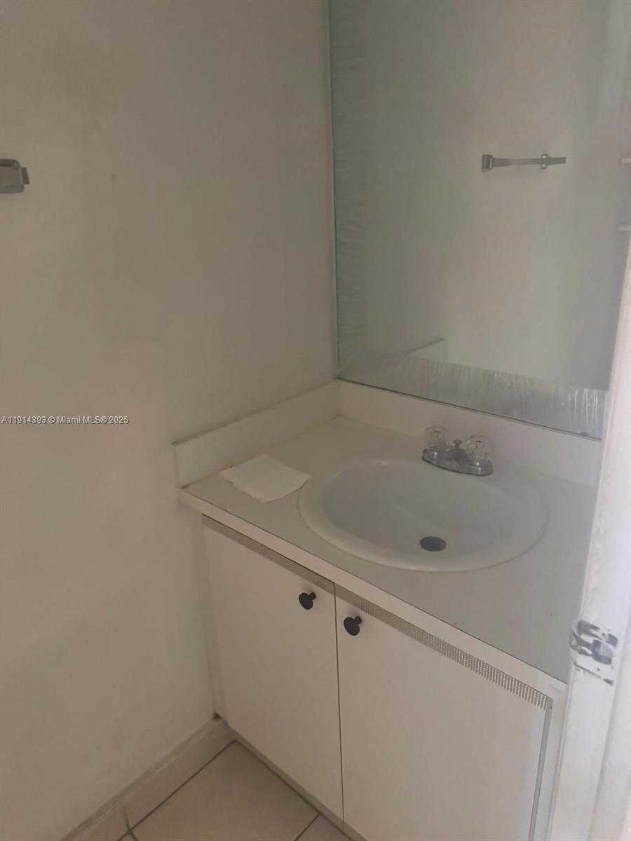 Small Image of 17901 NORTH WEST 68TH AVE #S206, Hialeah Number 12