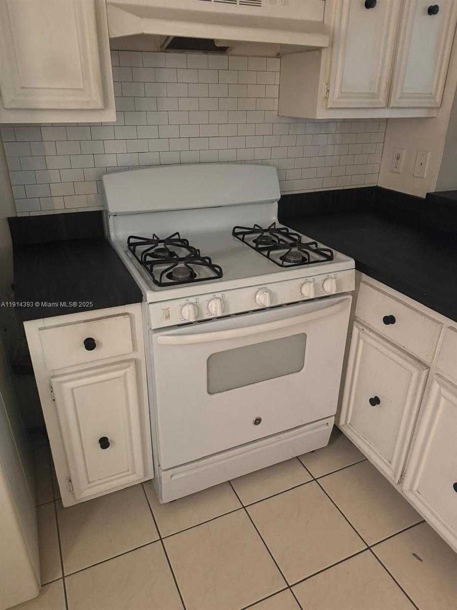 Small Image of 17901 NORTH WEST 68TH AVE #S206, Hialeah Number 9