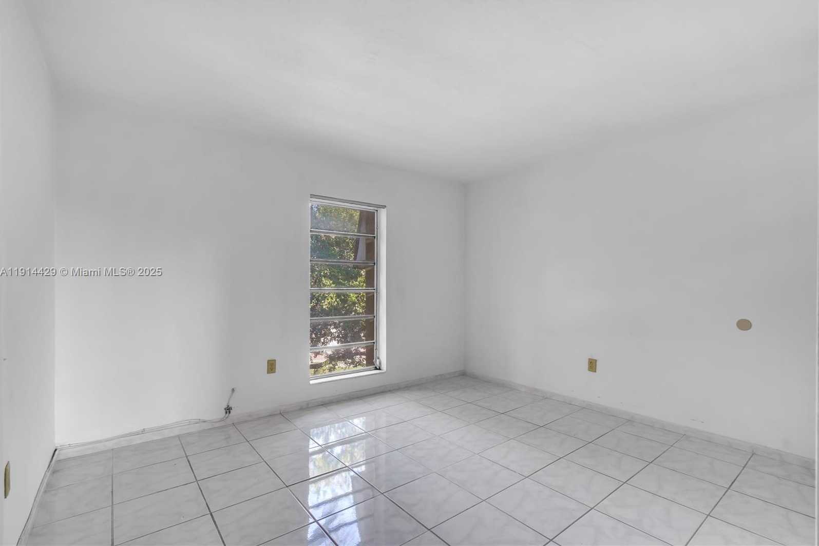 Small Image of 1330 WEST 54TH ST #302C, Hialeah Number 10