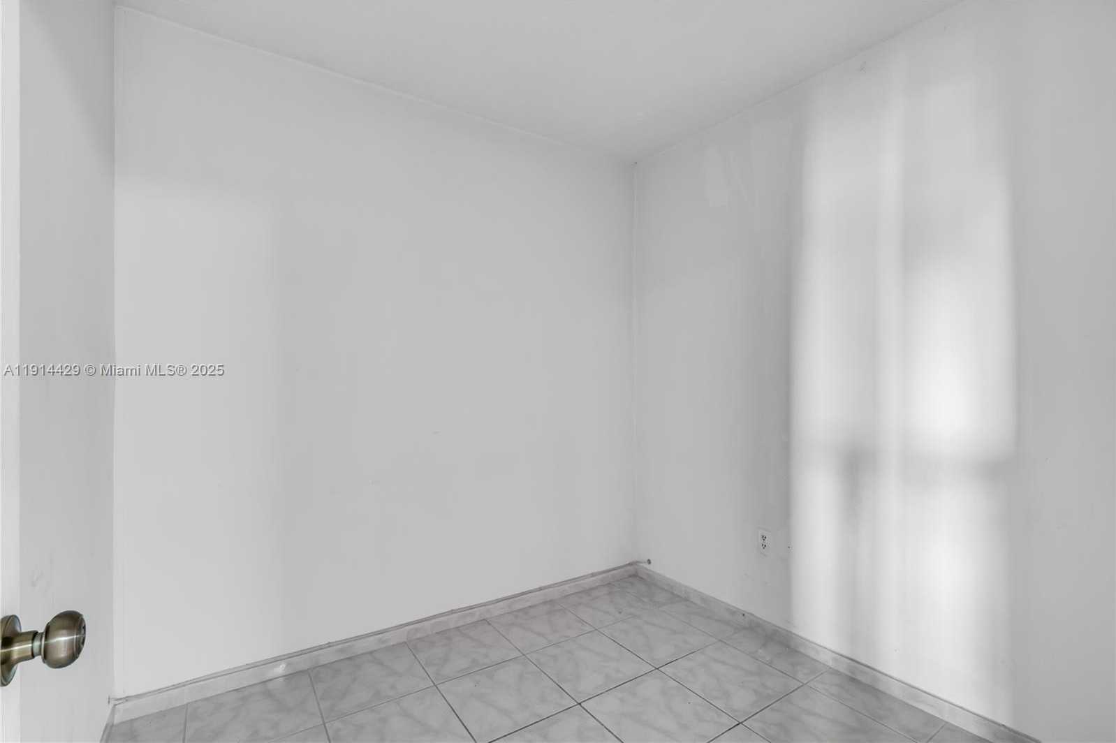 Small Image of 1330 WEST 54TH ST #302C, Hialeah Number 9