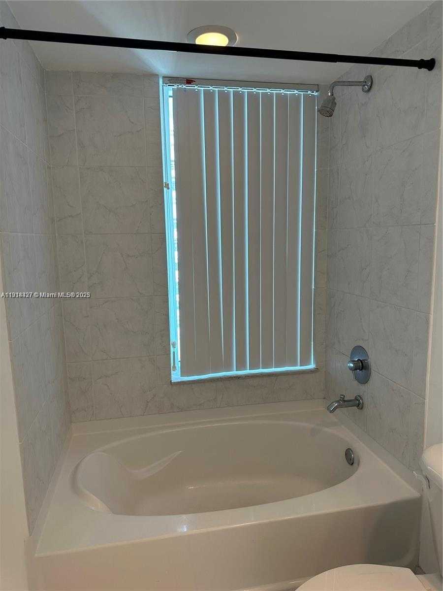 Small Image of 951 BRICKELL AVE #2901, Miami Number 8