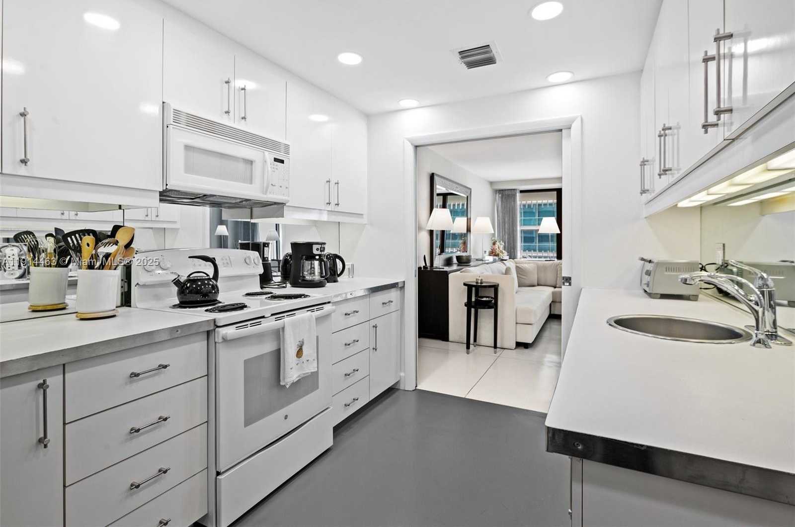 Small Image of 10205 COLLINS AVE #1007, Bal Harbour Number 15