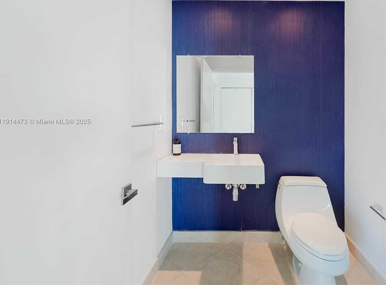 Small Image of 300 SOUTH POINTE DR #405, Miami Beach Number 11