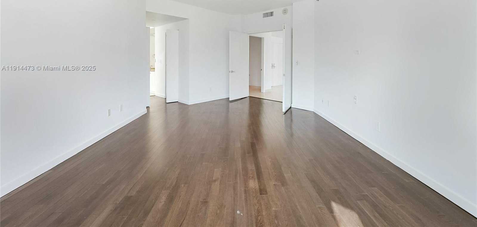 Small Image of 300 SOUTH POINTE DR #405, Miami Beach Number 13