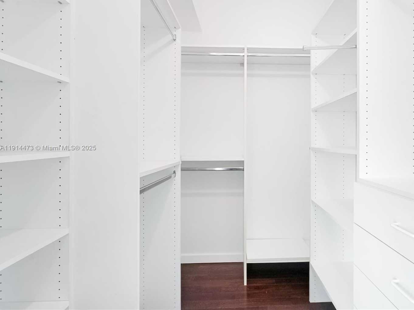 Small Image of 300 SOUTH POINTE DR #405, Miami Beach Number 15