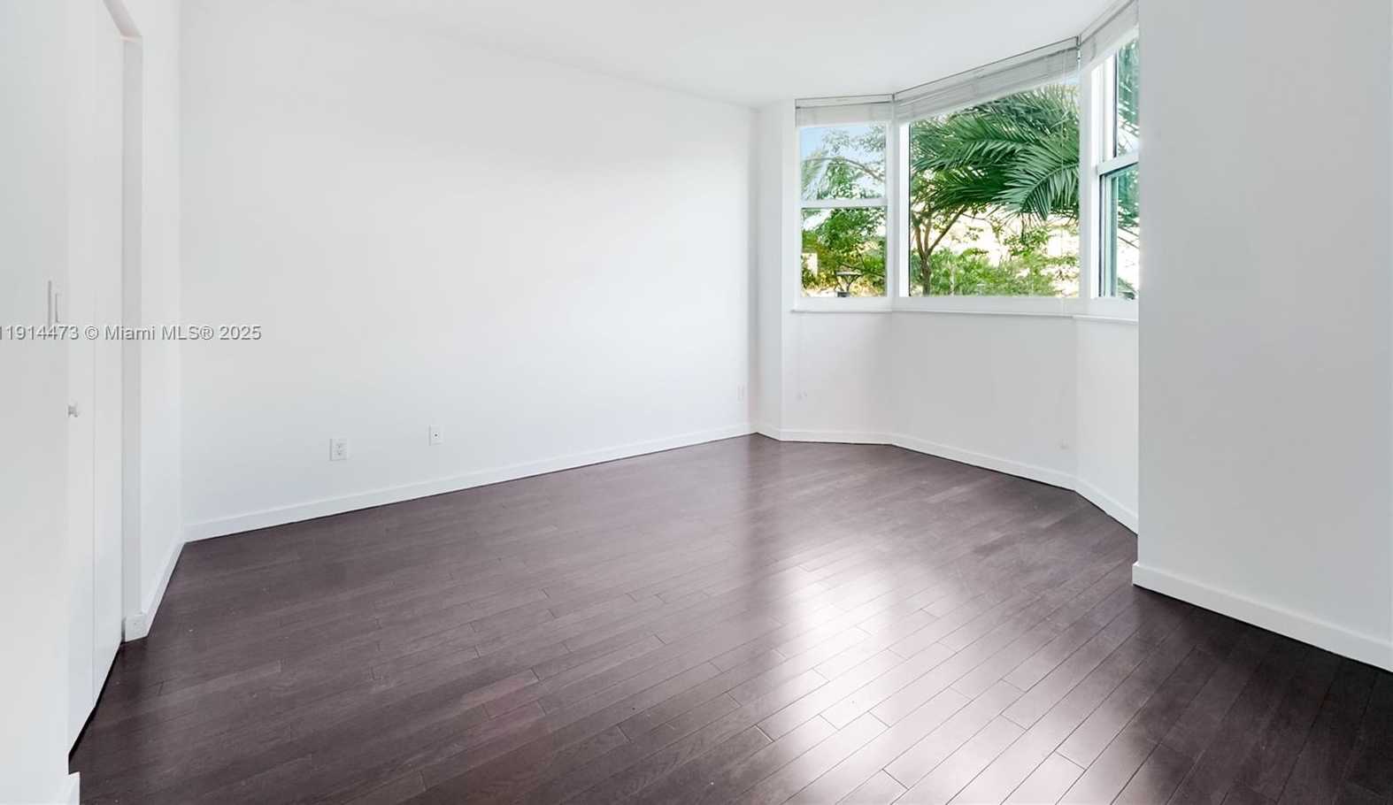 Small Image of 300 SOUTH POINTE DR #405, Miami Beach Number 19