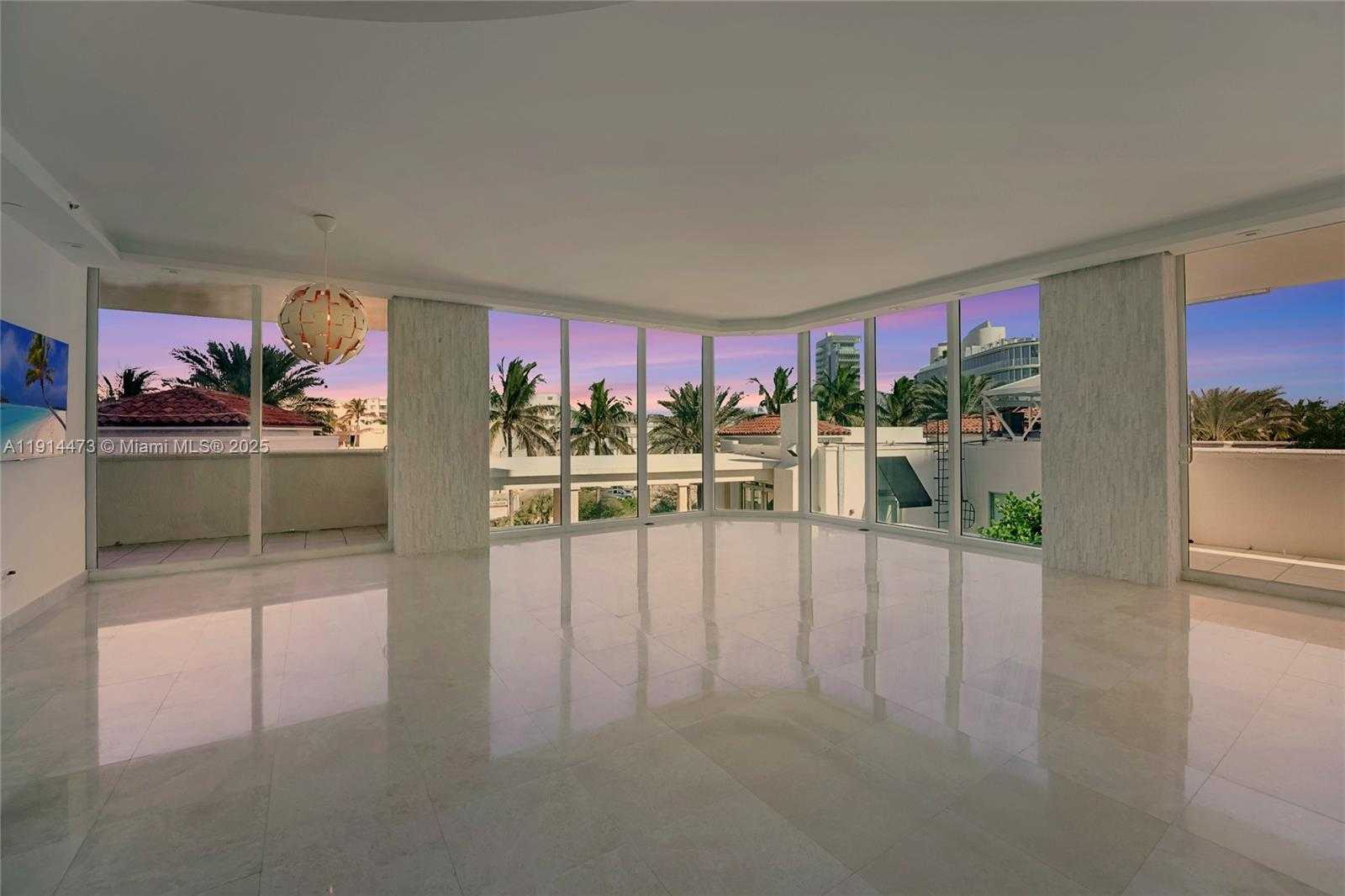 Small Image of 300 SOUTH POINTE DR #405, Miami Beach Number 2