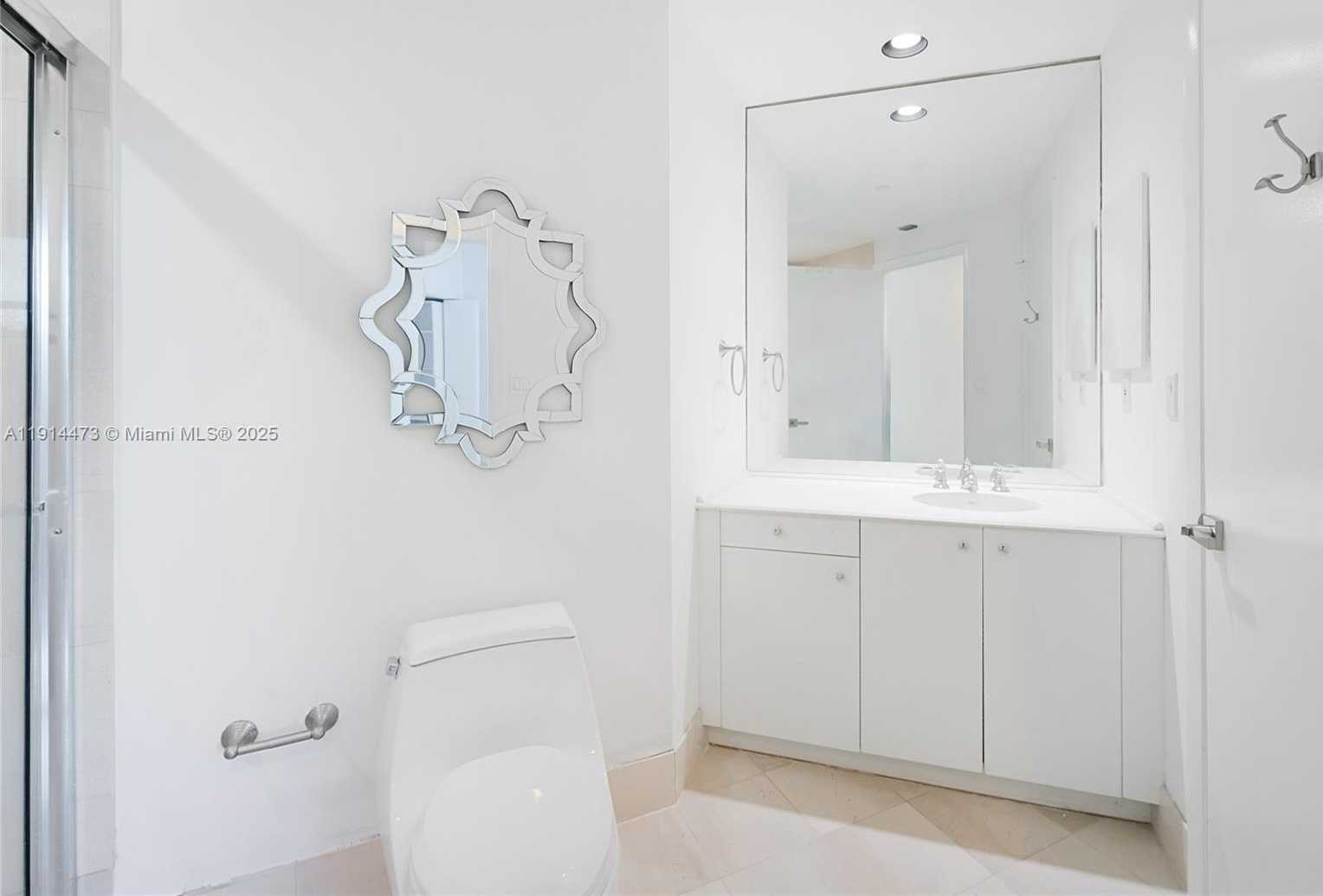 Small Image of 300 SOUTH POINTE DR #405, Miami Beach Number 20