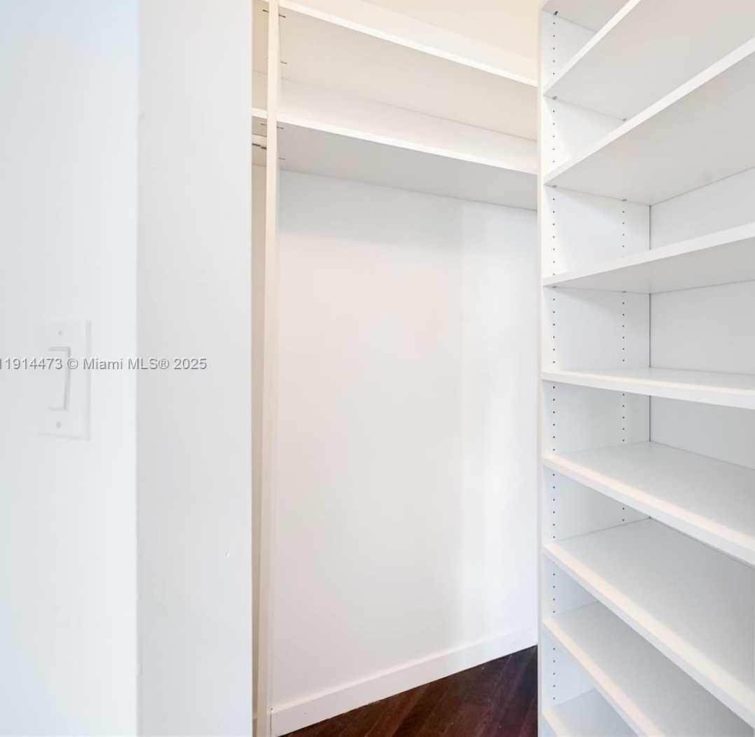 Small Image of 300 SOUTH POINTE DR #405, Miami Beach Number 22