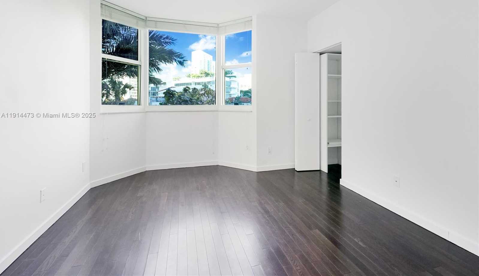 Small Image of 300 SOUTH POINTE DR #405, Miami Beach Number 23