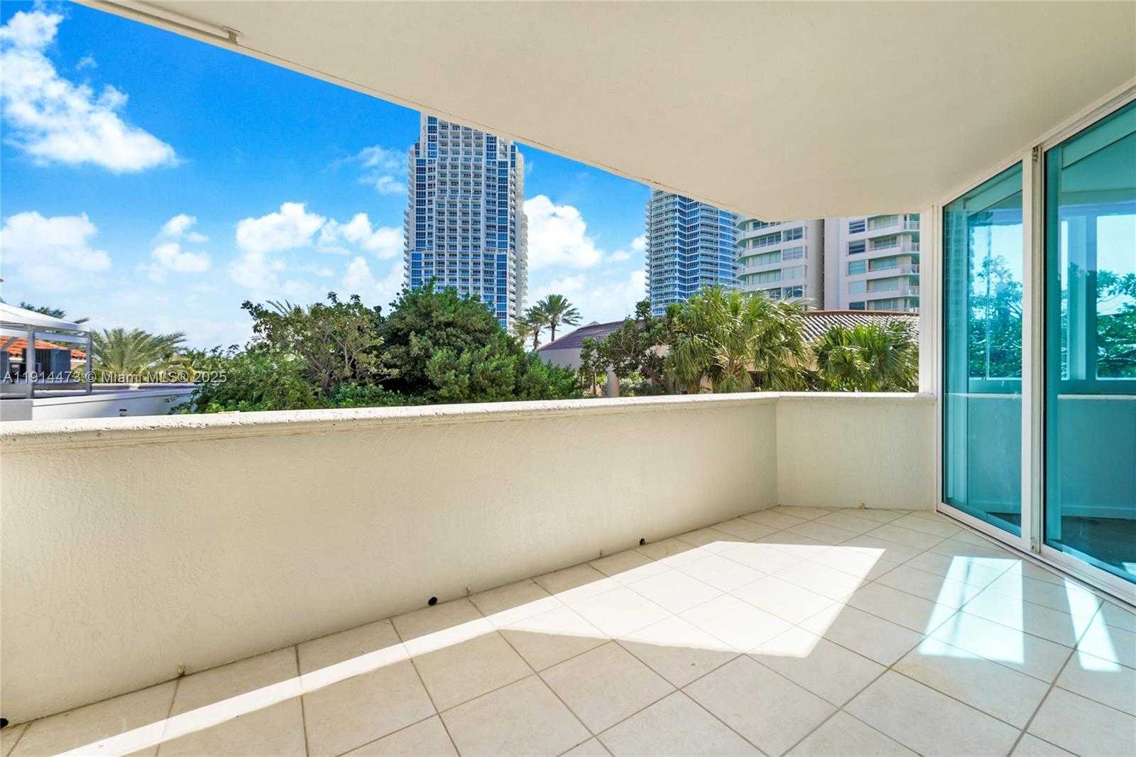 Small Image of 300 SOUTH POINTE DR #405, Miami Beach Number 25