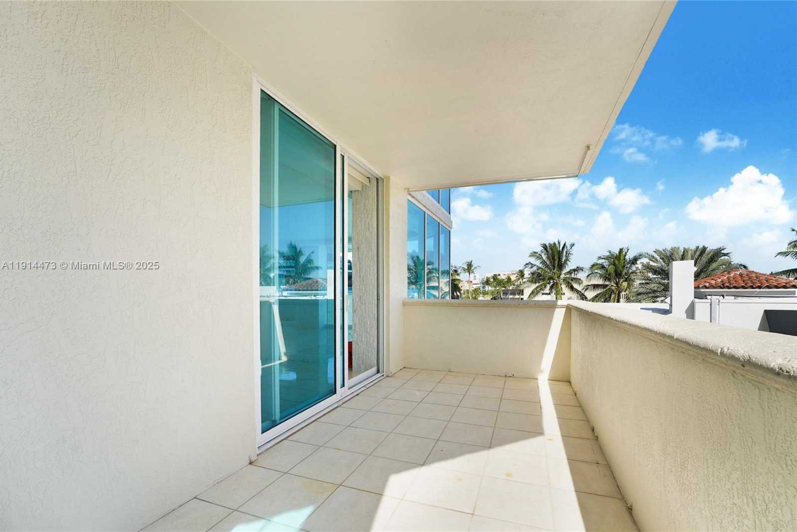Small Image of 300 SOUTH POINTE DR #405, Miami Beach Number 26