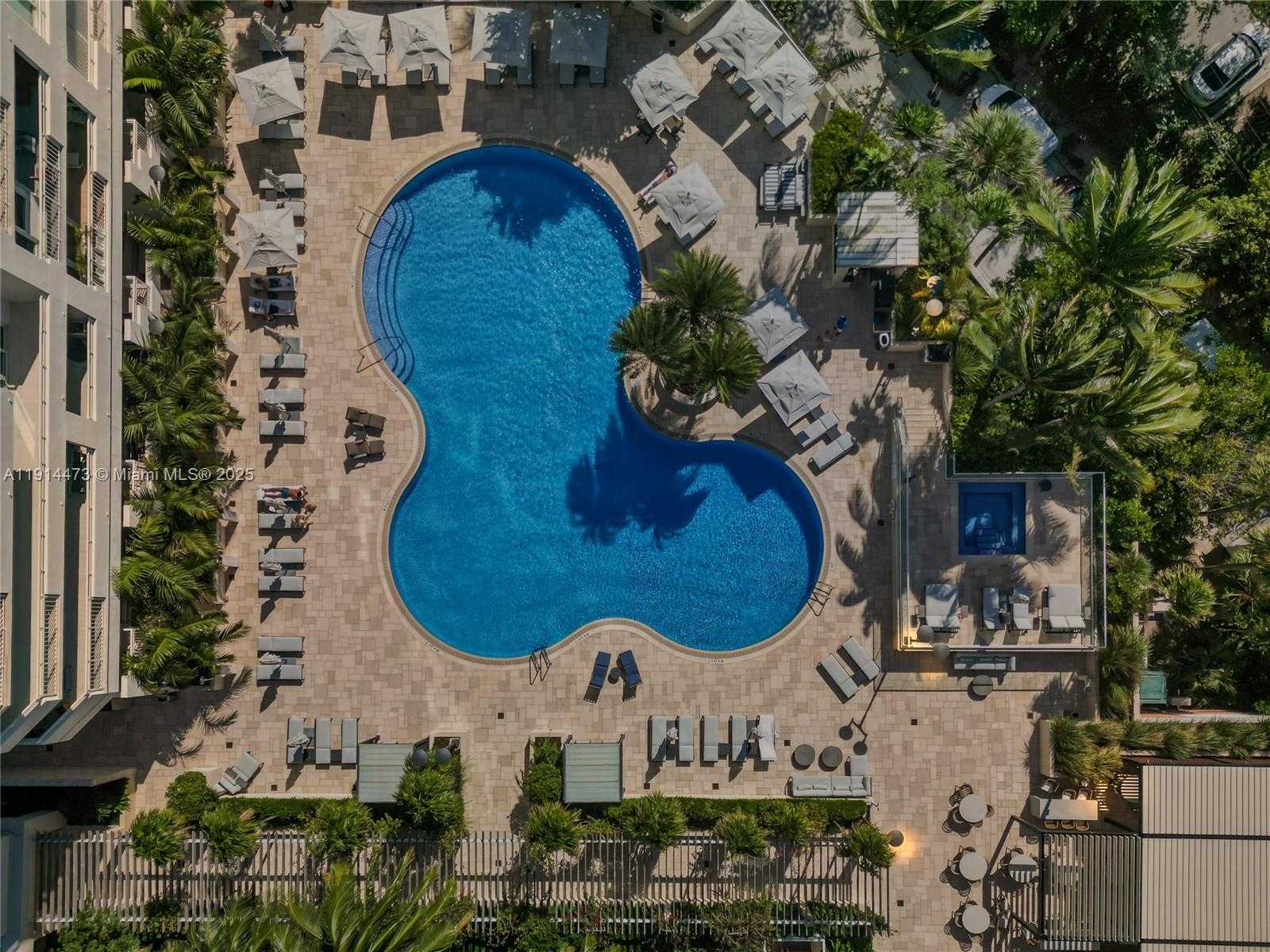 Small Image of 300 SOUTH POINTE DR #405, Miami Beach Number 30