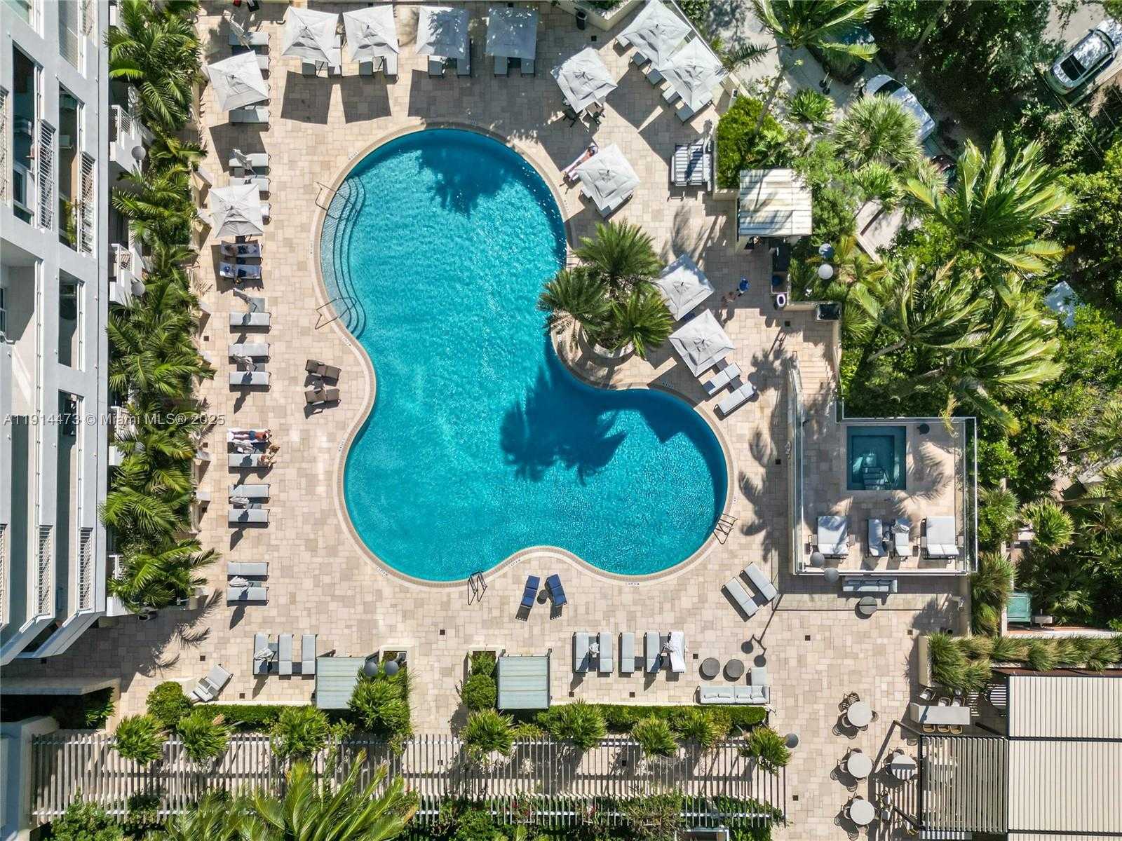 Small Image of 300 SOUTH POINTE DR #405, Miami Beach Number 31