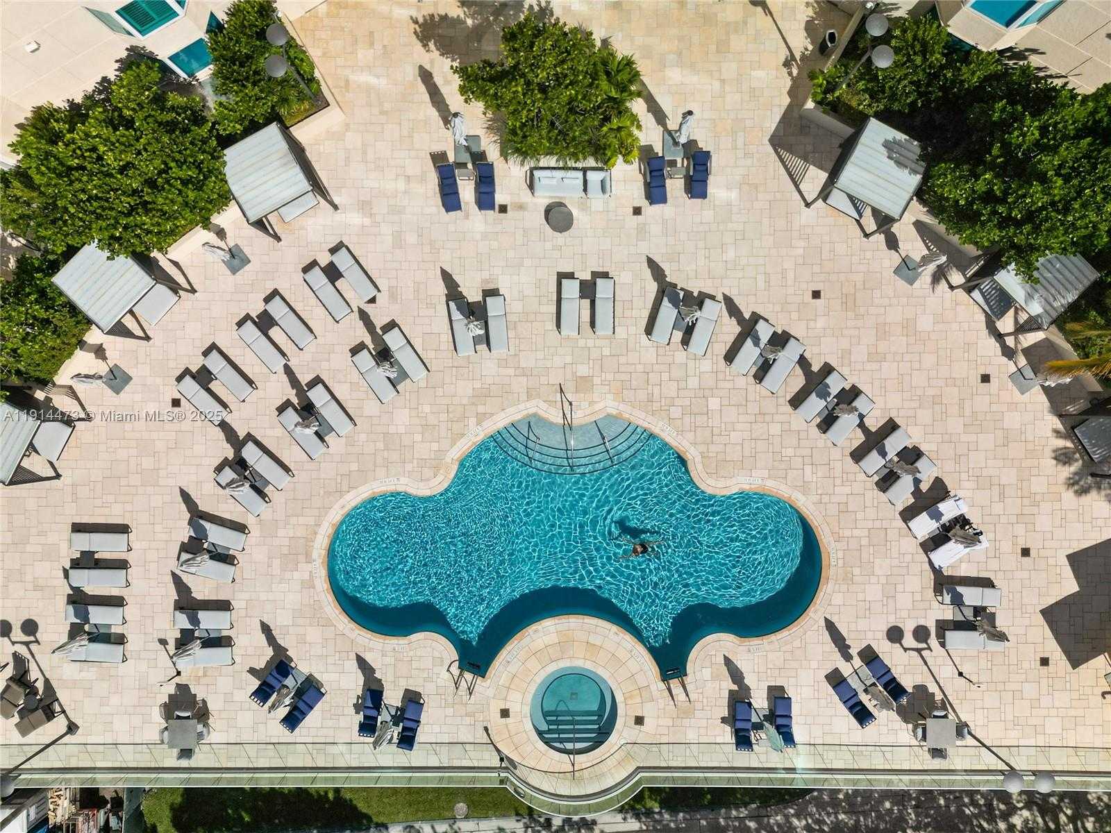 Small Image of 300 SOUTH POINTE DR #405, Miami Beach Number 32